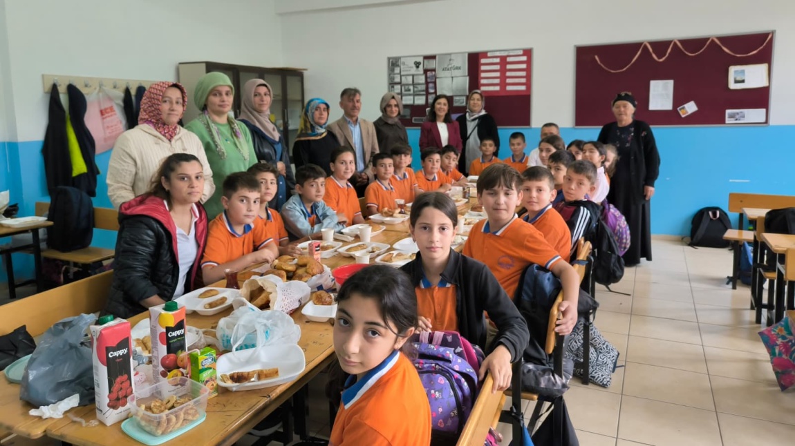 5. SINIF VELİLERİMİZLE TANIŞMA KAHVALTISI YAPILDI